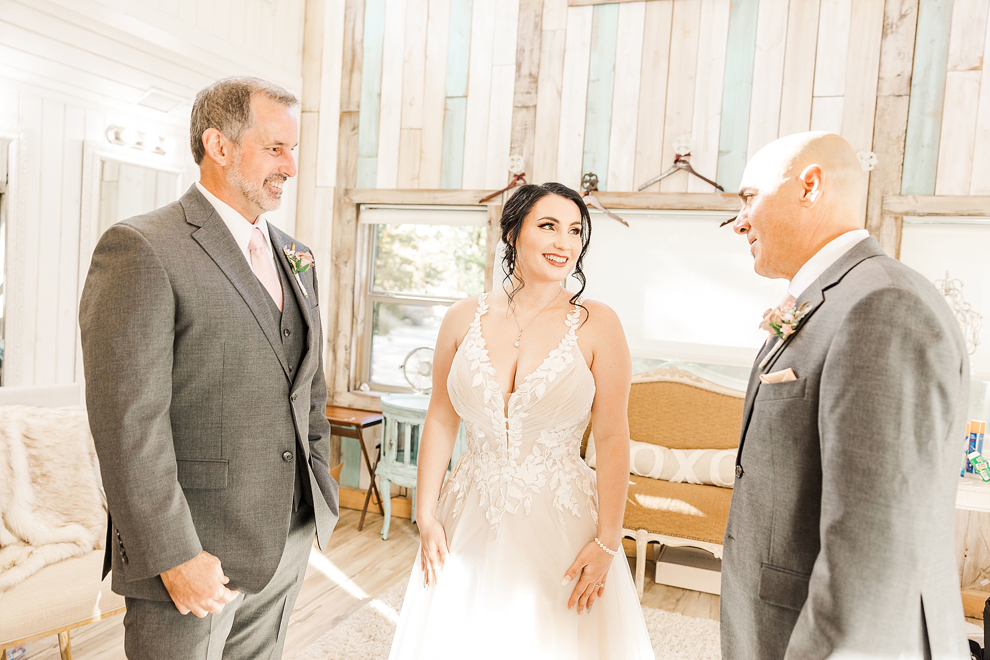 bride has first look with dad and brothers