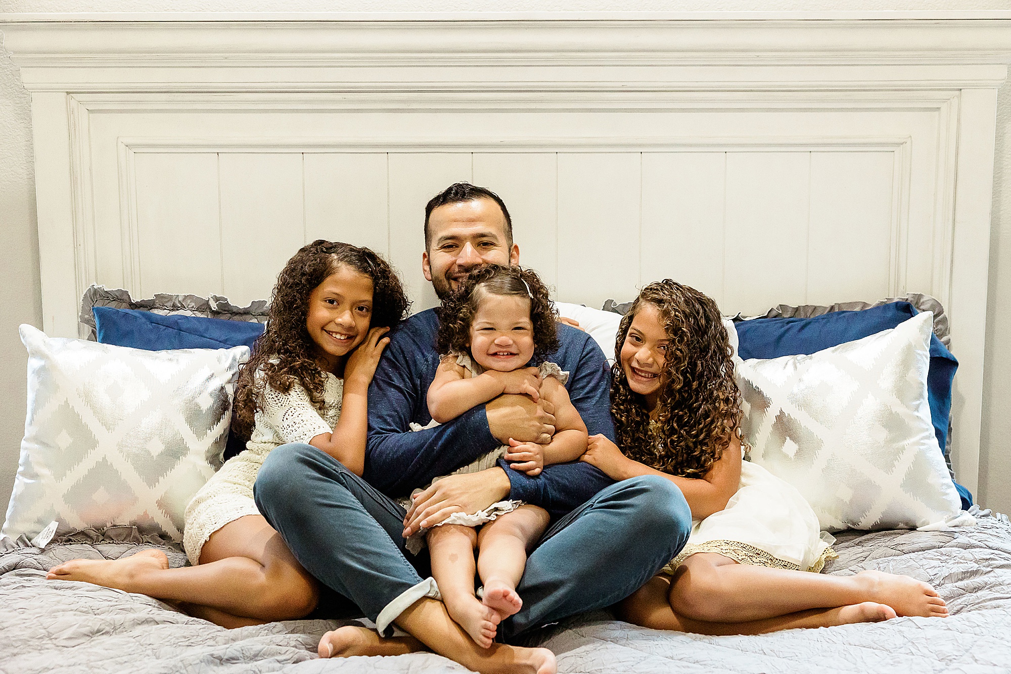 dad snuggles with three daughters during TX family photos