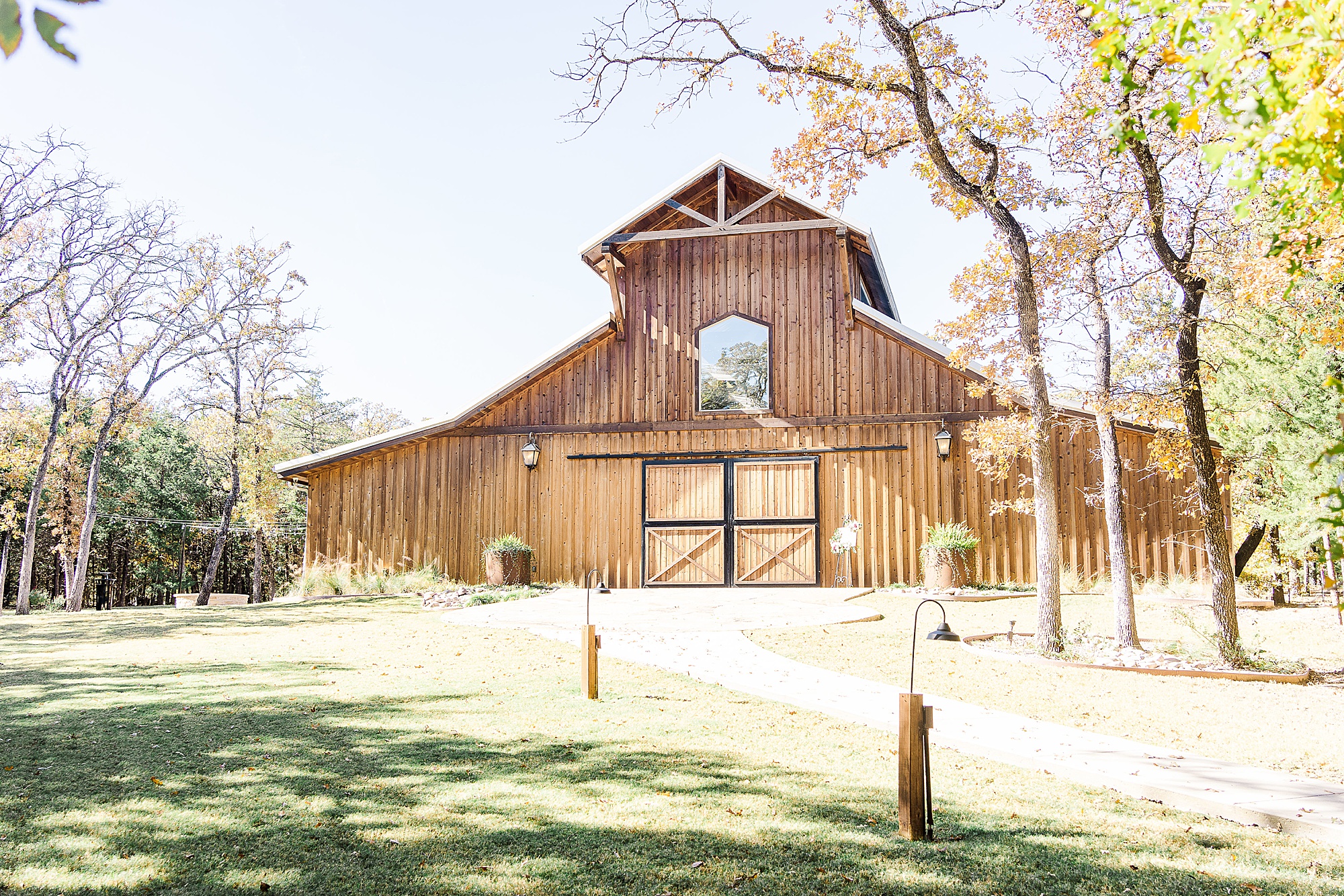 Whispering Oaks wedding day in North Texas photographed by Abbie Road Photography